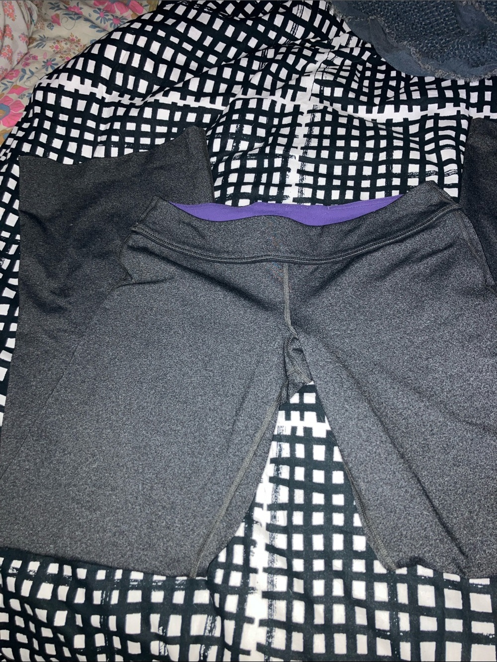 Lululemon Charcoal Gray Low rise Flare Leg Yoga Pants 6/small (Tag missing)
